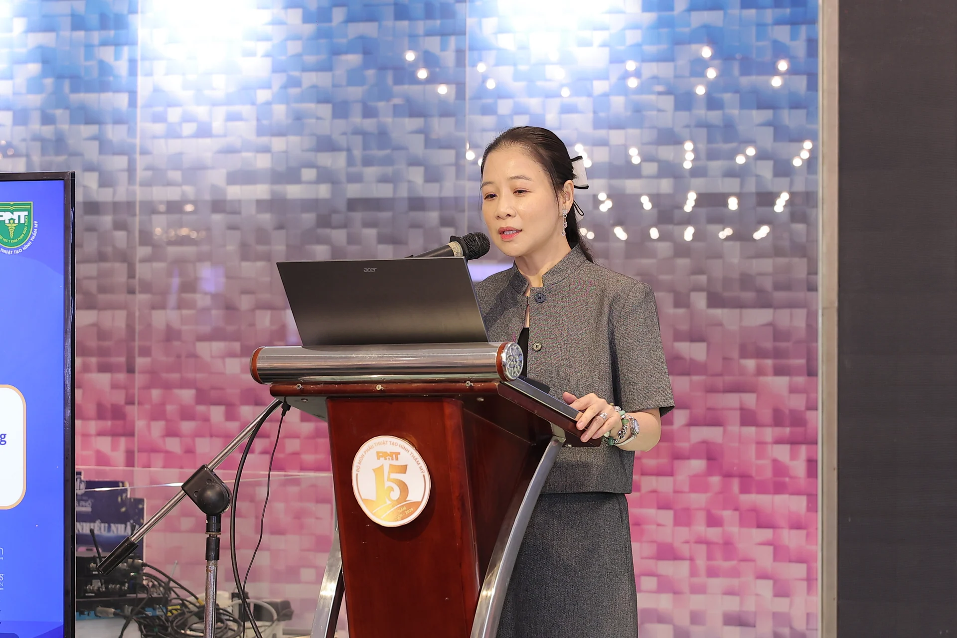 Dr. Phan Thi Hong Vinh presenting at a conference